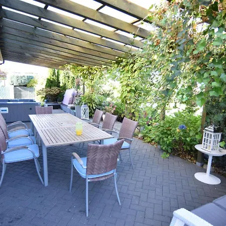 House With Private By The Lake, Whirlpool 別荘