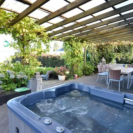 別荘 House With Private By The Lake, Whirlpool Nadole