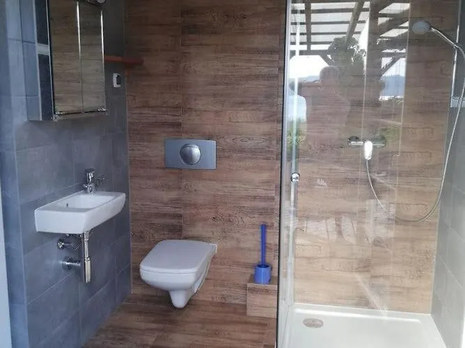 بيت للعطل House With Private By The Lake, Whirlpool *