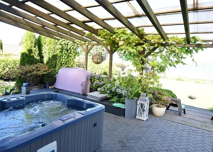 House With Private By The Lake, Whirlpool بيت للعطل Nadole (Pomerania)