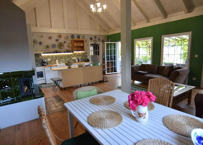 House With Private By The Lake, Whirlpool بيت للعطل